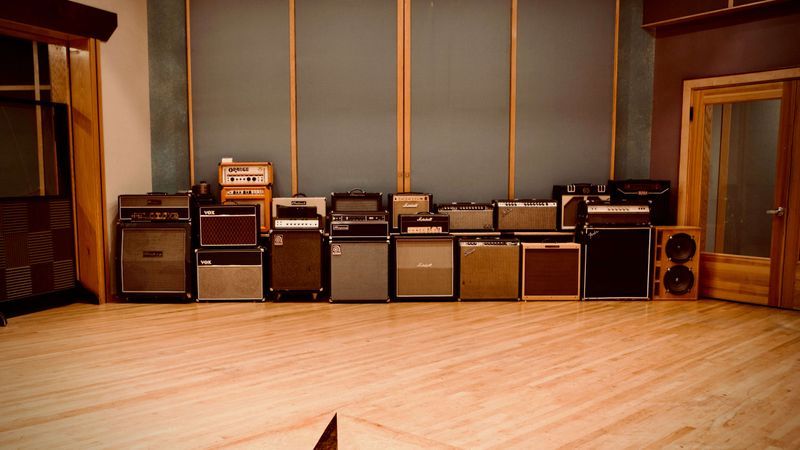 Guitars & Basses